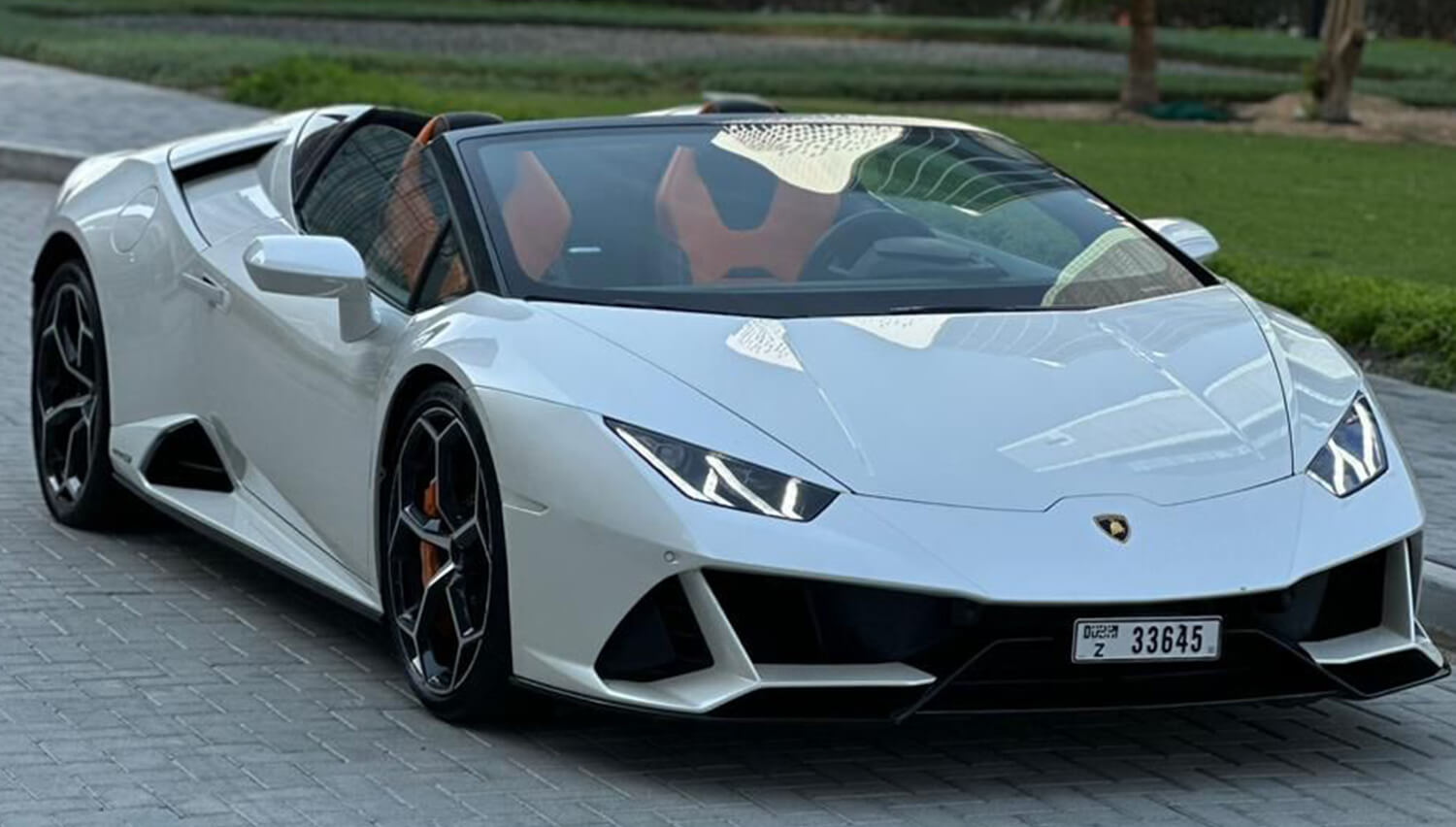 Lamborghini Huracan EVO Spyder  Car Rental Dubai